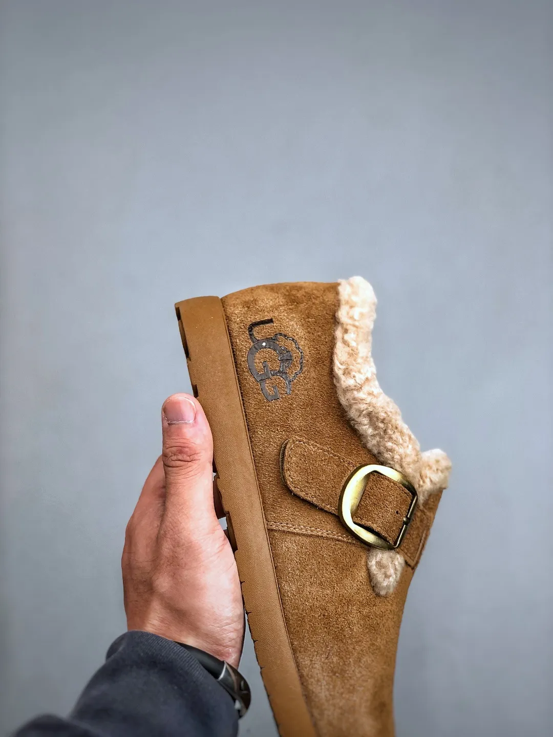 💰520 supports the store K T/UGG Sko A/S new styles. Popular models with good looks. Thick-soled dad shoes. A must-have. Fashionable in the old days. Simple and high-end. Very comfortable to wear casually. Must-have items of the year. The latest catwalk model sports white shoes that are popular among domestic and foreign bloggers. The upper foot is full of aura and can be matched casually. It is made of first-layer cowhide material. Silk cowhide lining is used. Original T vacuum thick sole. Retro color rubbing and distressing. Item number: 202510103633 Size: 35-40